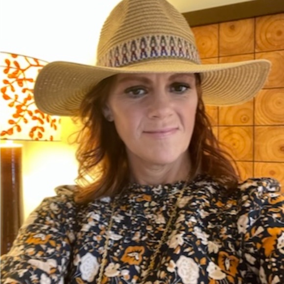 Meet your Posher, Mary Ellen - Picture 3 of 5